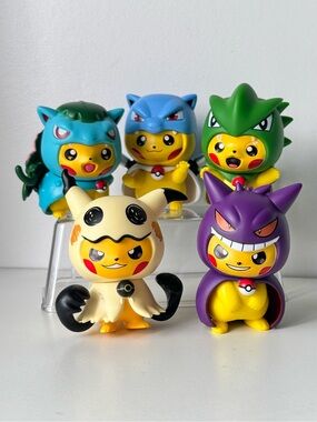 Pokemon Figure 3" Pikachu Poncho 5x